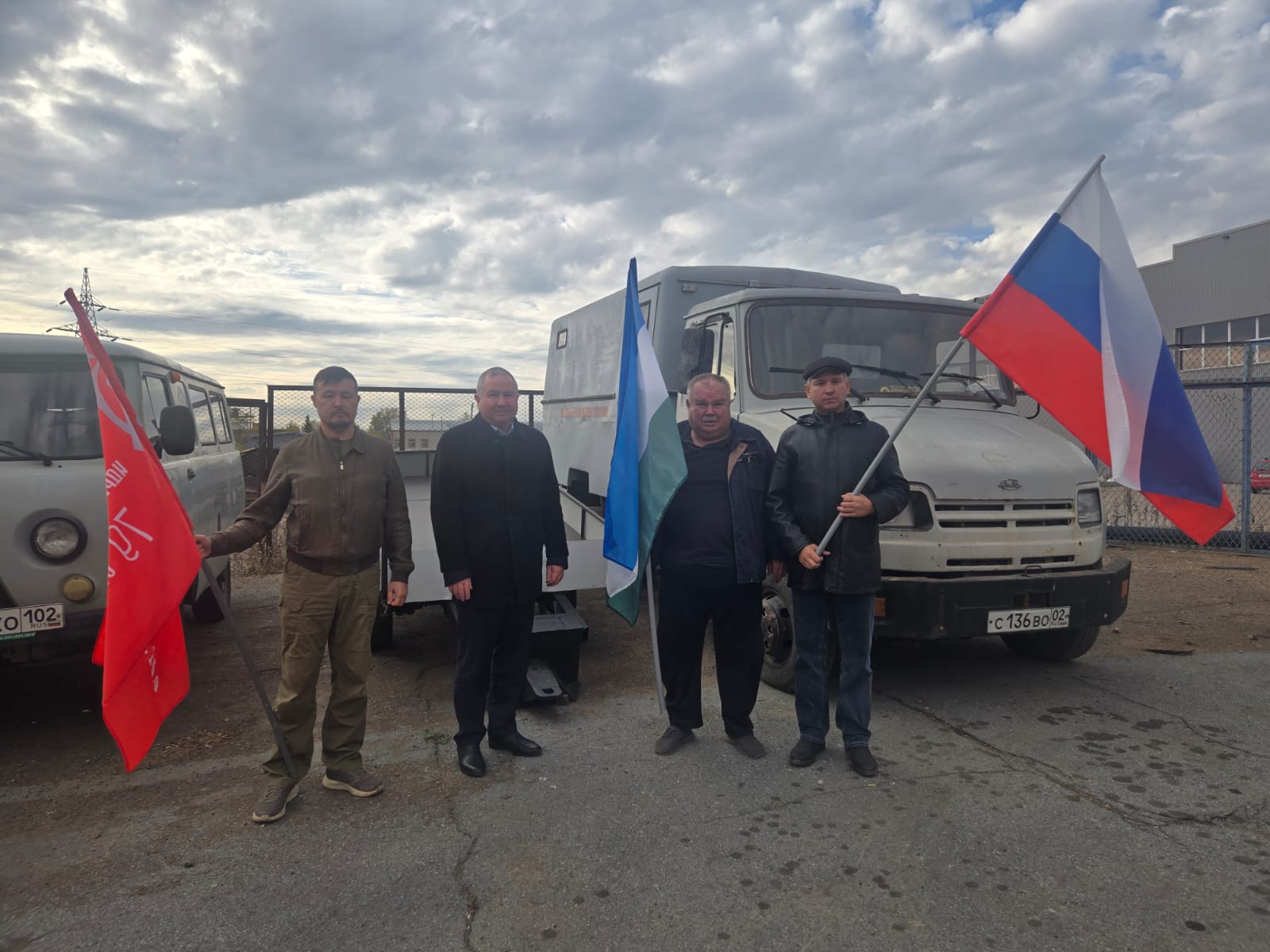 АО «Региональные электрические сети» передало в распоряжение нуждающихся подразделений технику — грузовой автомобиль ЗИЛ-5301.